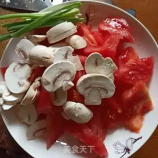 Make Tomato mushroom egg noodles step 1