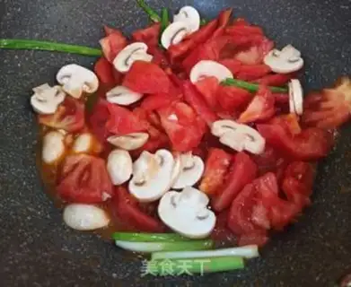 Make Tomato mushroom egg noodles step 2