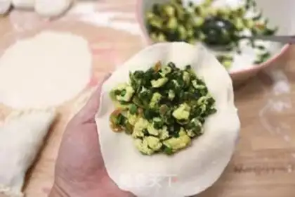 Make Eggs, shrimp, pickles step 9