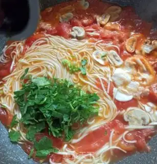 Make Tomato mushroom egg noodles step 5