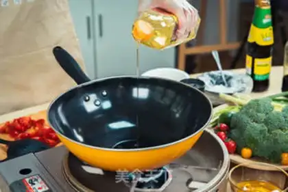 Make Spicy tomato leg step 0