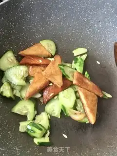 Make cucumber fried tofu step 11