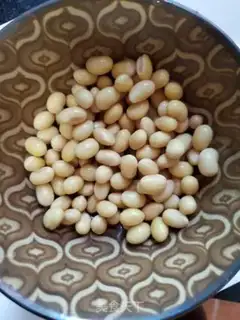 Make Seaweed beans, pig feet step 1