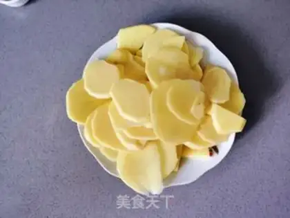 Make Spicy potato chips step 1