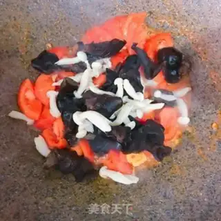 Make White mushroom egg and wood fried tomatoes step 7