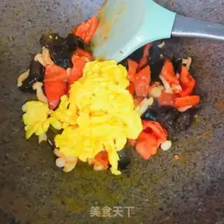 Make White mushroom egg and wood fried tomatoes step 9