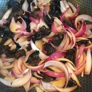 Make Eggs and onions step 5