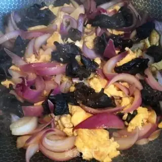 Make Eggs and onions step 7