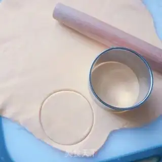 Make Pumpkin rose buns step 10