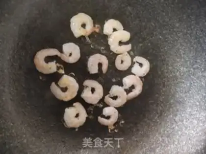 Make Milk, garlic, shrimp pasta step 3