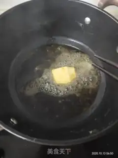 Make Milk, garlic, shrimp pasta step 4