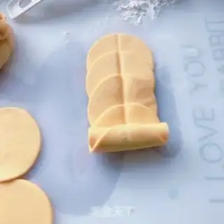 Make Pumpkin rose buns step 14
