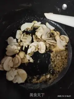 Make Milk, garlic, shrimp pasta step 6