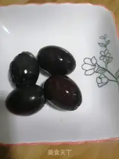Make Juice and pine eggs step 0