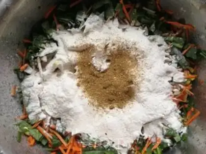 Make Carrot bean sprouts and spinach balls step 7