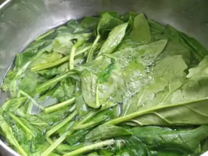 Make Spinach with carrots step 2