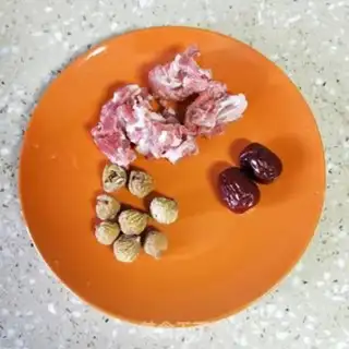 Make Pork soup with figs step 0