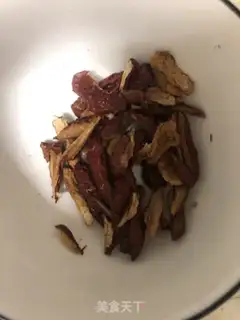 Make "Red sugar dates with bouquets." step 2