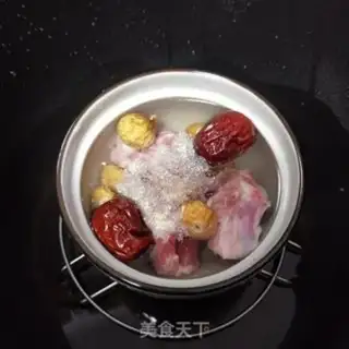 Make Pork soup with figs step 2