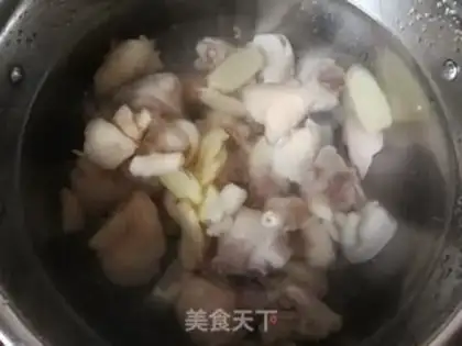 Make Worm and grass, the chicken legs. Soup step 4