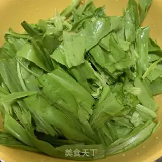 Make Garlic leaves step 1