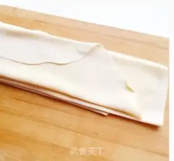 Make Hands on egg noodles step 4