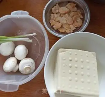 Make Onion fragrance, mushroom tofu step 0