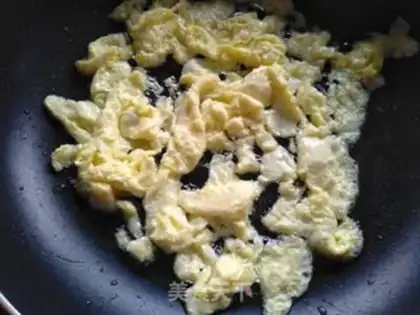 Make Eggs, fried beans step 3