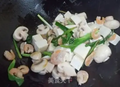Make Onion fragrance, mushroom tofu step 3