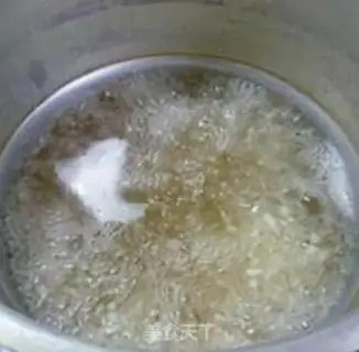 Make Smelt-bone rice congee step 6