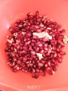Make Pomegranate juice step 0