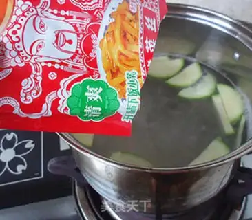 Make Squeeze beef noodles step 4