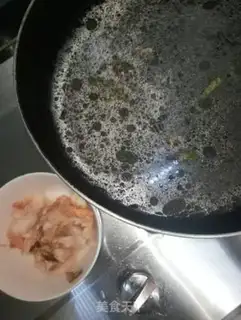 Make Shrimp with egg soup step 2