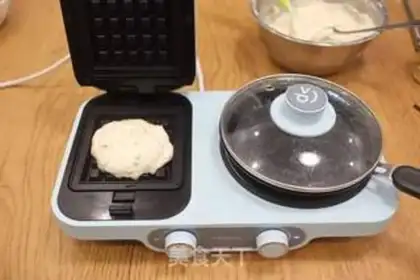 Make Onion sesame pine waffles step 9