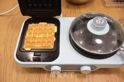 Make Onion sesame pine waffles step 11