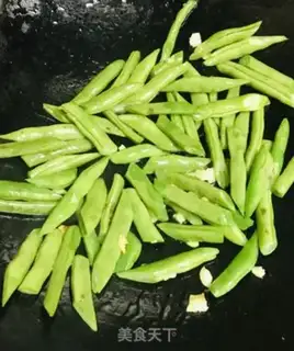 Make Four seasons of bean-dried fried meat step 2