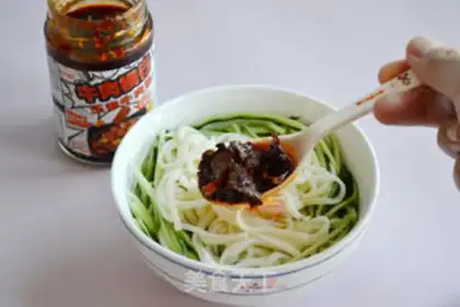 Make Quick-hand beef sauce noodles step 6