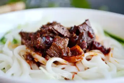 Make Quick-hand beef sauce noodles step 7