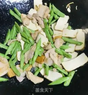 Make Four seasons of bean-dried fried meat step 6