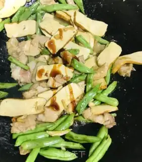 Make Four seasons of bean-dried fried meat step 7