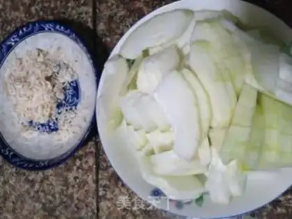 Make Shrimp peeled melons step 1