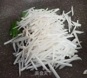 Make Onion fragrance, radish soup step 4