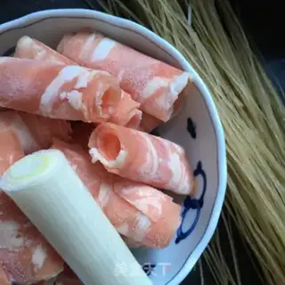 Make Spicy golden needles, fat cow step 0