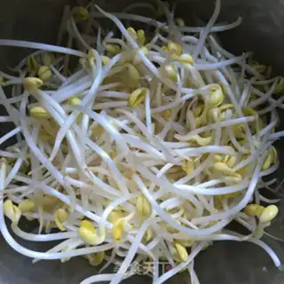 Make Spicy golden needles, fat cow step 2