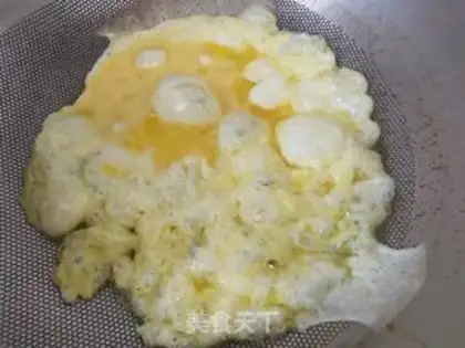 Make Fried eggs with oil step 1