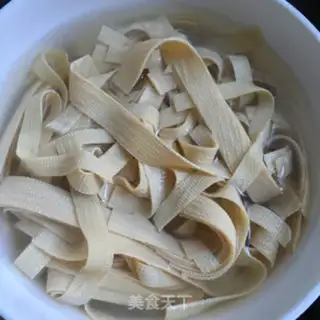 Make Spicy golden needles, fat cow step 5