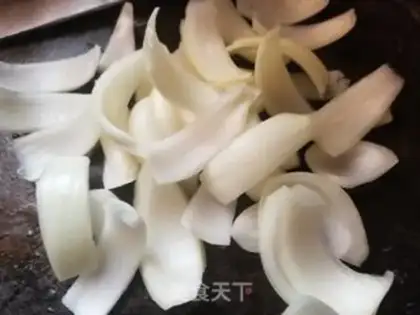 Make The onions are making lamb step 1