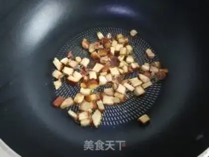 Make Meat and vegetable fried rice step 1
