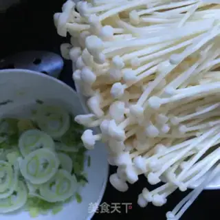 Make Spicy golden needles, fat cow step 7