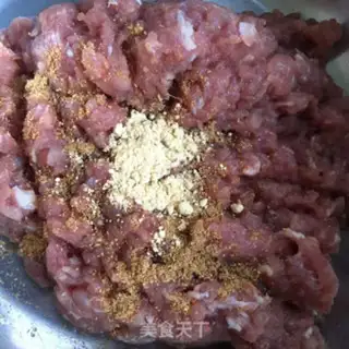 Make A meat bag on the onion step 3